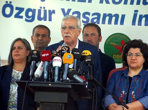 İçişleri Bakanlığı, yazılı bir açıklamayla Mardin ve Siirt Belediyelerine kayyum atandığını duyurdu.