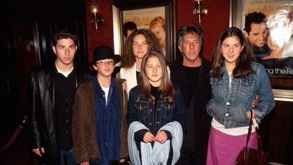 4. Hollywood'un usta oyuncusu Dustin Hoffman'ın ilk eşinden iki, ikinci eşinden dört olmak üzere altı çocuğu var.