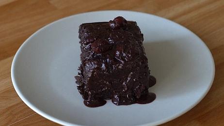 Çikolata ve Vişne Aşkını Tek Bir Lokmada Birleştiren Vişneli Islak Kek Nasıl Yapılır?
