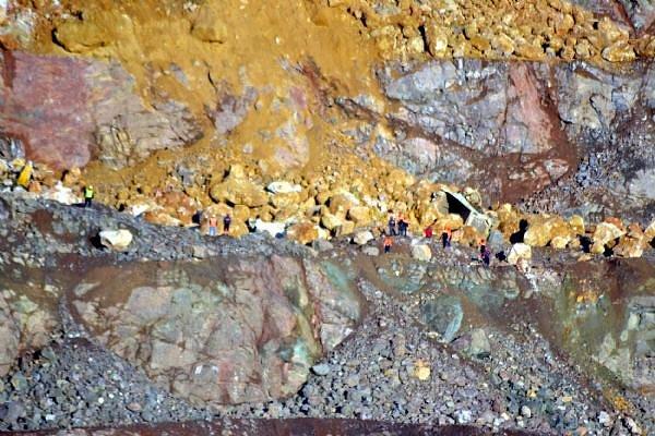 Açık madenlerde basamaklar açılarak işlenecek toprağı elde etme yöntemine palya sistemi ismi veriliyor.