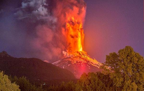 1500 tane aktif volkanı var ve her yıl 500000 kere deprem oluyor