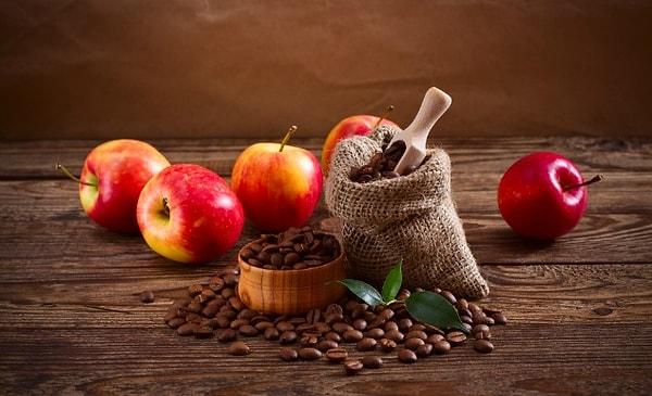 25. Fruktoz seviyesi yüksek olması nedeniyle elma, sabahları kahveden daha iyi uyandırma özelliğine sahiptir.