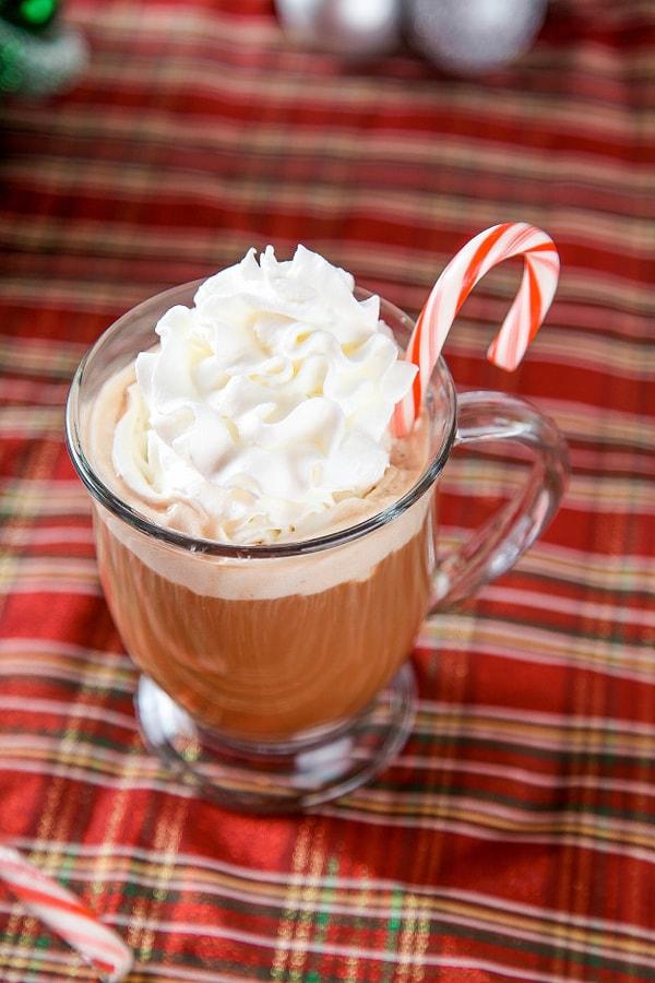 8. Çikolata ve kahvenin en minnoş hali mochanın kışa özel nanelisini denediniz mi?