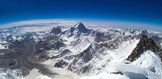 Frozen Human Bodies On Everest Are Used For Finding Directions Now!
