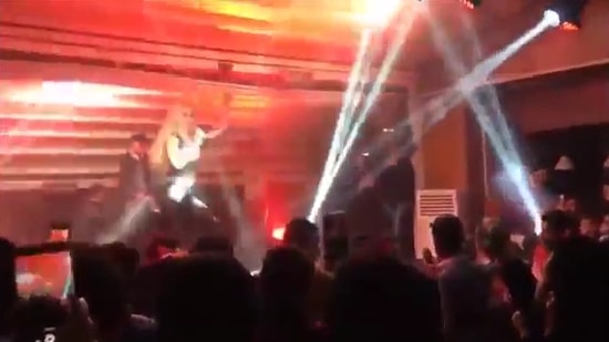 Aleyna Tilki'nin Sahne Aldığı Salonda Patlama Meydana Geldi