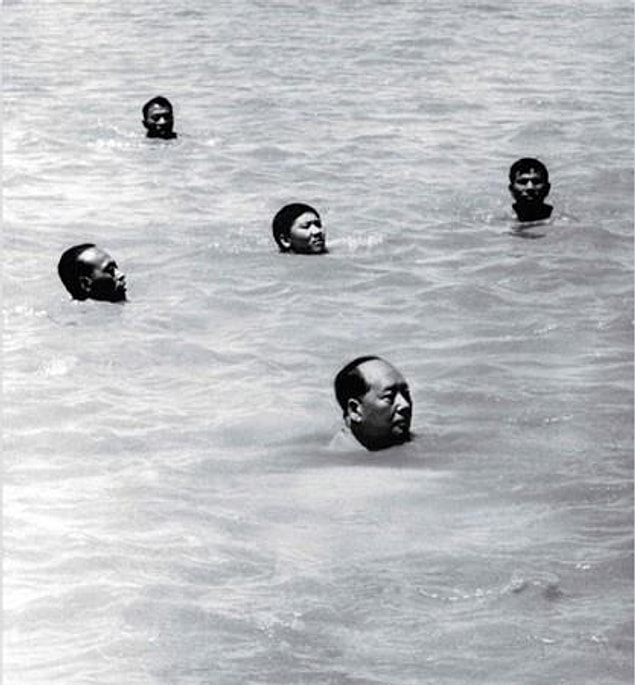 57. Mao Yangtze'de Yüzüyor - 1966