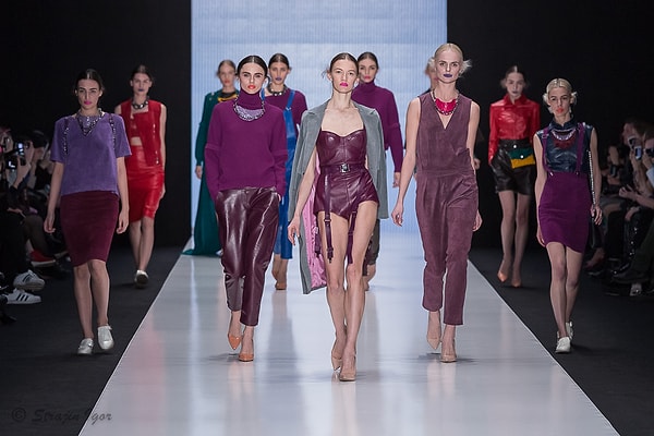 1. Цикл модного производства чрезвычайно ускорился, а новинки мгновенно заполняют социальные сети – угнаться за всем этим вряд ли реально