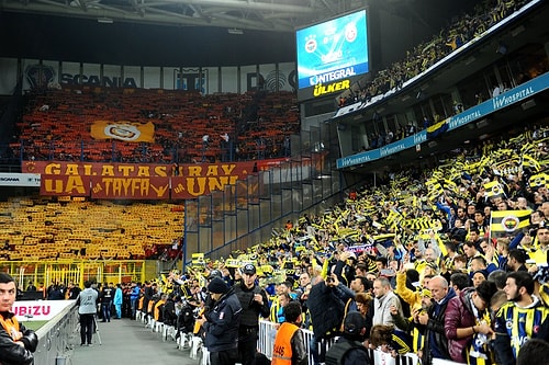 Galatasaray'lı taraftarlar altı yıl aradan sonra Kadıköy deplasmanında tribündeki yerlerini aldı.