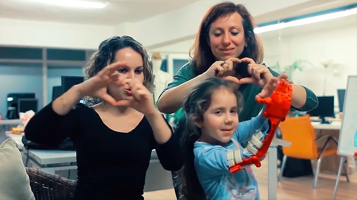 Elleri Olmayanlara Yardım Eli Uzatan Güzel İnsanlar: Robotel