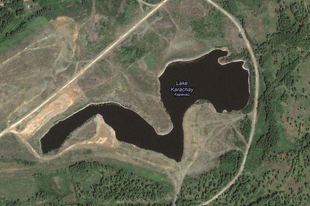 14. The Karachay Lake in Russia has been a dumpster for nuclear waste for years. Today it is the "dirtiest place in the world." Spending 1 hour by this lake is enough to be exposed to a deadly level of radiation.