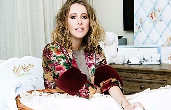 Максим Виторган забрал Собчак из роддома: первые кадры малыша