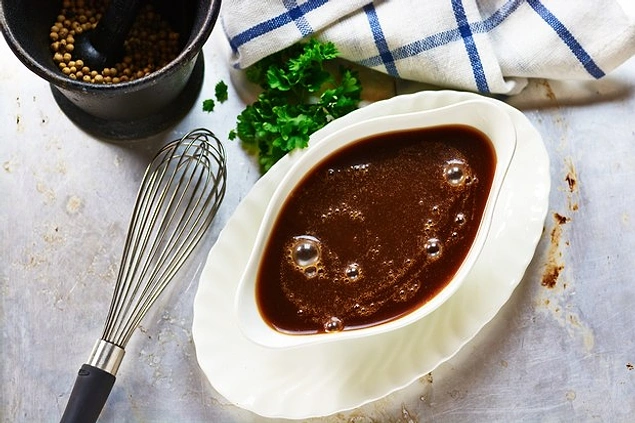 Gastronominin Temeli Olan Beş Ana Sos ve Beraber Kullanıldığı Tarifler Gastronominin Temeli Olan Beş Ana Sos ve Beraber Kullanıldığı Tarifler