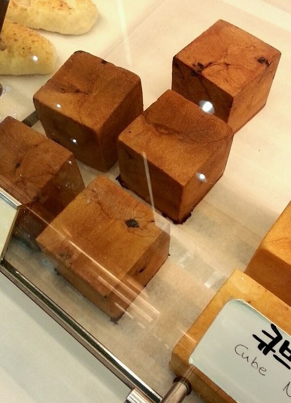 1. Хлеб в виде кусочков дерева: