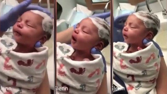 İlk Kez Saçları Şampuanlanan Bebeğin Tarif Edilemez Mutluluğu