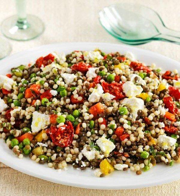 3. Gelelim ara yemeklere: karşınızda Mercimekli Kuskus Salatası