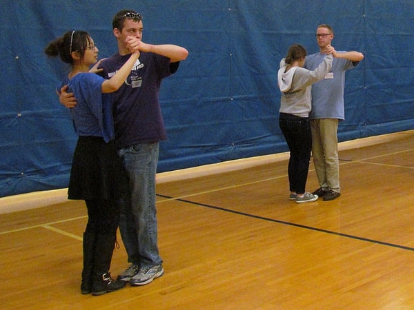 32. Танцы в студии = 273