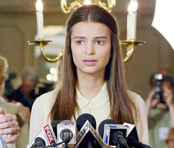 14. Девушка не ограничивается одними только фотосессиями. Она также активно снимается в музыкальных клипах, рекламных роликах и даже фильмах и сериалах.