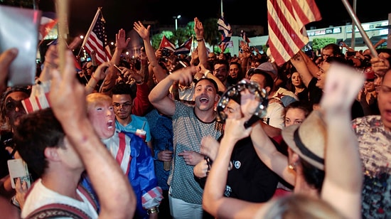 Fidel Castro'nun Ölümünü Sokakta Kutladılar