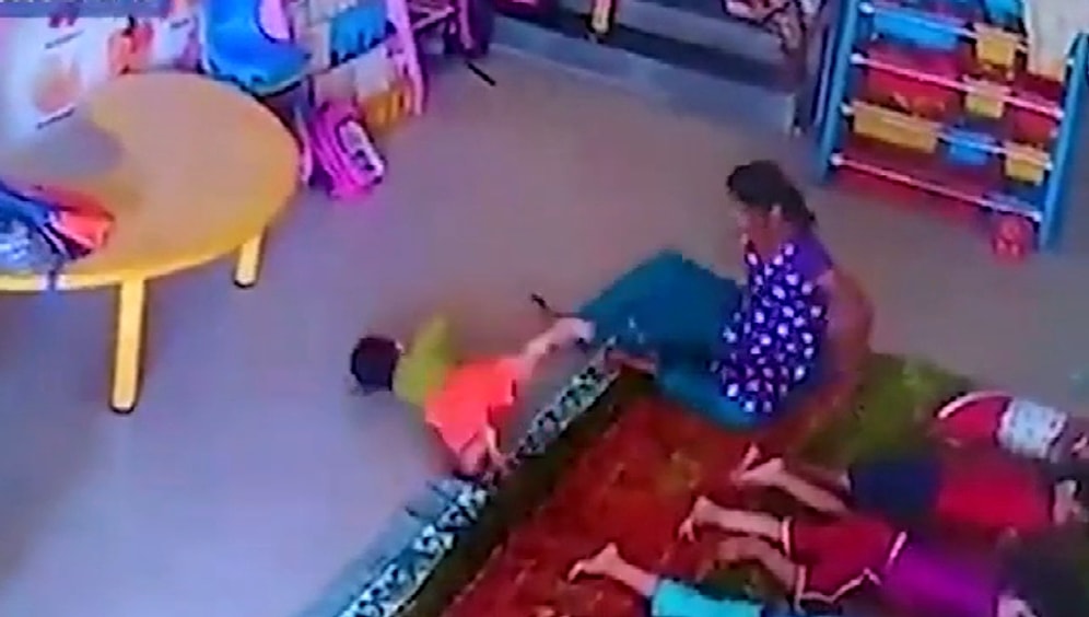 9 Aylık Çocuğu Döven Cani Bakıcı Güvenlik Kamerasına Yakalandı