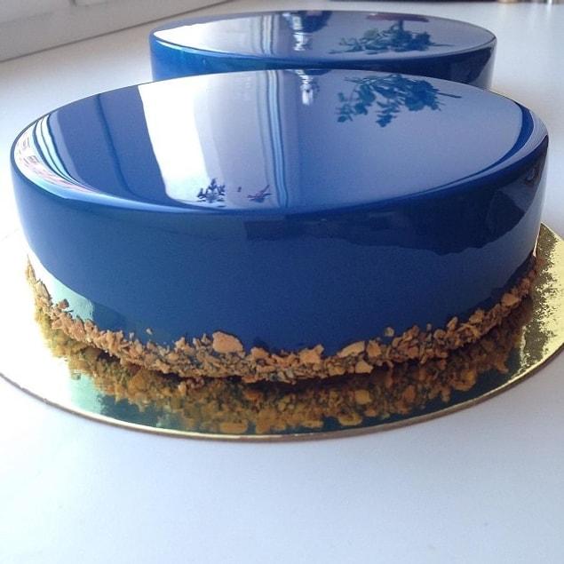 1. This perfect shiny blue cake! 💙