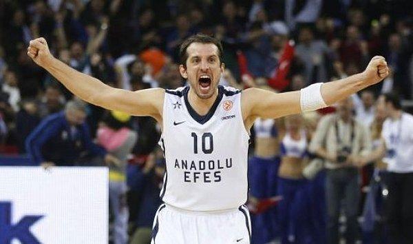 2009'da Türkiye'ye geri dönen Kerem, tekrar Anadolu Efes forması giymeye başladı. Anadolu Efes'teki ikinci baharını yaşayan Tunçeri, 4 sezon daha bu takımda forma giydi ve Türkiye Basketbol Süper Ligi'nde bir şampiyonluk daha yaşadı.