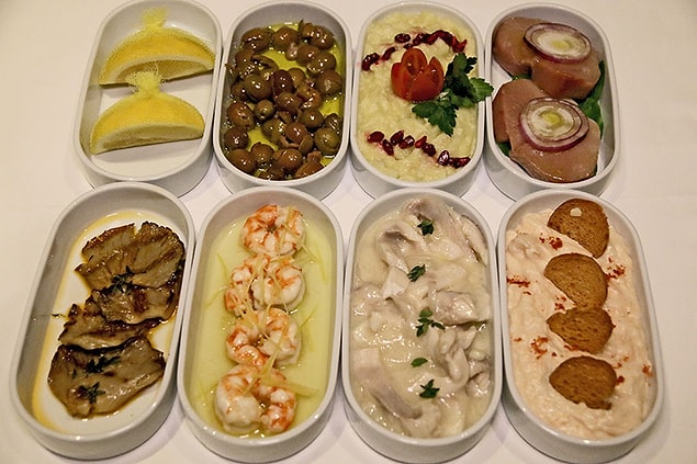 4. Uğruna dünya savaşları çıkartılması söz konusu olan bi çatallık mezeleri sipariş ederken kontrolü kaybetmek...