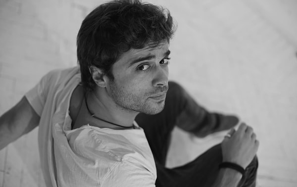 12. Что касается самого Ильи Глинникова, то актер признается, что участие в шоу для него непростой шаг, он считает маловероятным, что сможет найти себе невесту вот таким образом