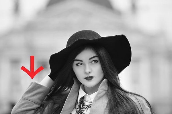 12. А как вы думаете, пальто какого цвета решила надеть эта девушка?