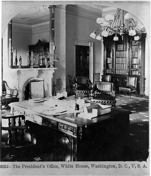 Oval ofis de 1913 yılında William Howard Taft'in talimatıyla kuruldu.