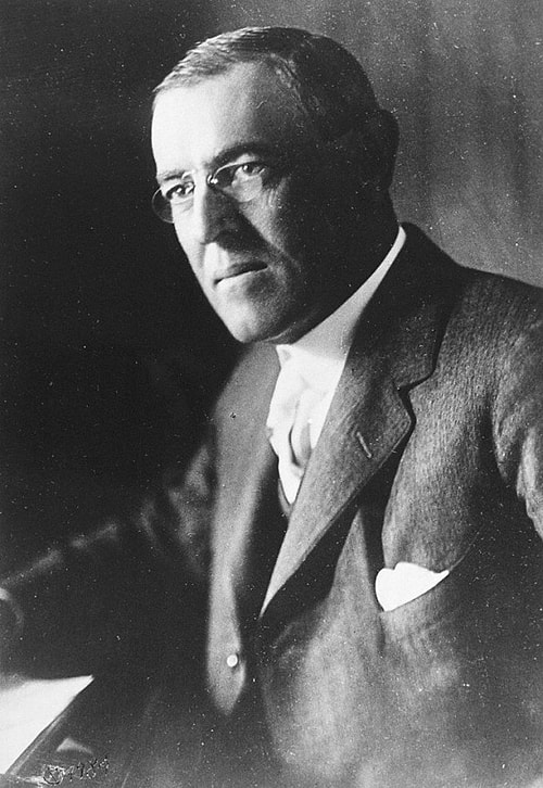 Beyaz Saray'da oynatılan ilk film 1915 yılında Woodrow Wilson'ın "Birth of a Nation" adlı filmiydi.