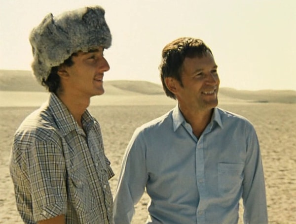 9. С какой целью, по словам Владимира Николаевича, они со скрипачом прибыли из Советского Союза?