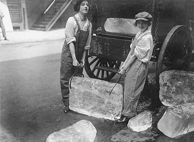 4. Women Delivering Ice, 1918