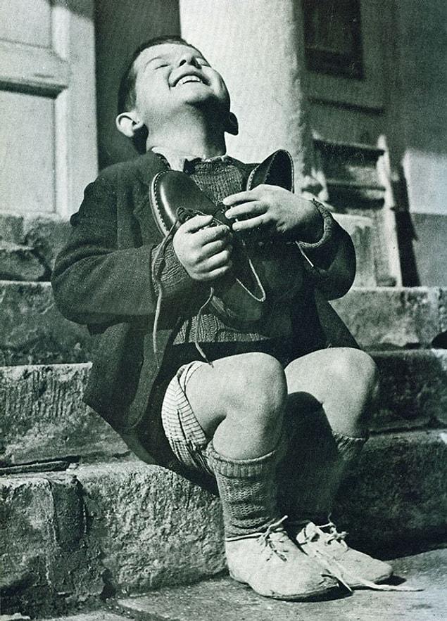 6. Austrian Boy’s Moment Of Pure Happiness After Receiving New Shoes During WWII