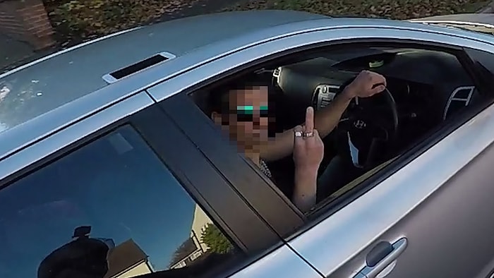 İyilik Yapmak İstediği Adamdan Hareket Yiyen Motosikletlinin Pişman Ettiren Hareketi