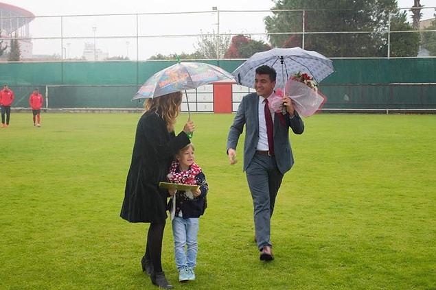 Oyuncağın bulunmasının hemen ardından Alim'in ailesine haber verilir ve antrenmana davet edilirler.