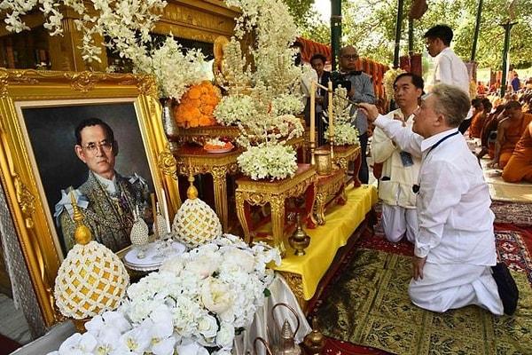 Dünyanın en uzun süredir hüküm süren kralı olan Bhumibol Adulyadej ise yaklaşık iki ay önce 88 yaşında ölmüştü.