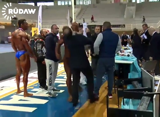 Kendisine Düşük Puan Verildiği İçin Ortalığı Birbirine Katan Vücut Geliştirici Adam