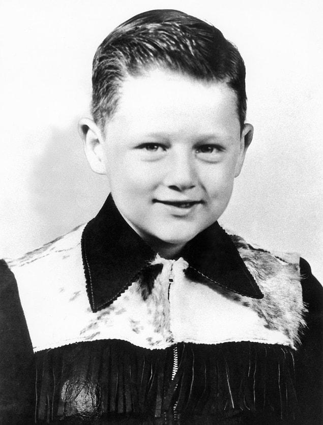 15. 6-year-old Bill Clinton, 1952.
