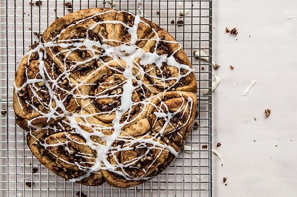 9. Коричные булочки с орехом пекан