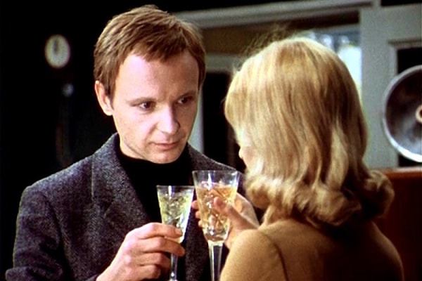 18. Ведь вы любите его настолько, что вас даже не раздражает "Ирония судьбы"!