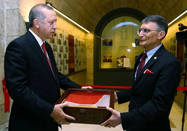 11) Gençlere İlham Olsun Diye: Aziz Sancar'ın Nobel'i Anıtkabir'de