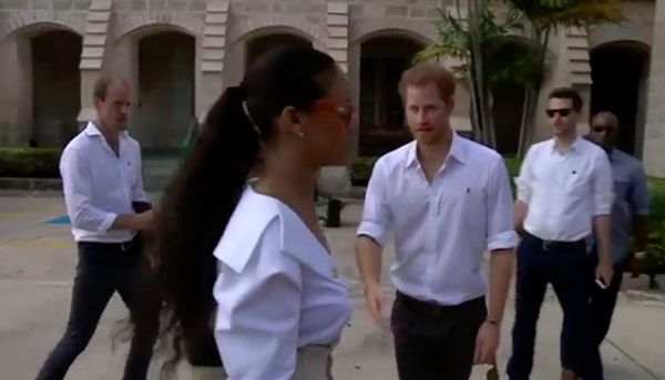 Вполне возможно, будь он простым уличным парнем, он бы закричал: "Не уезжай!".