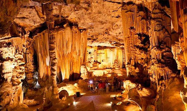 3. Cango Mağaraları, Güney Afrika