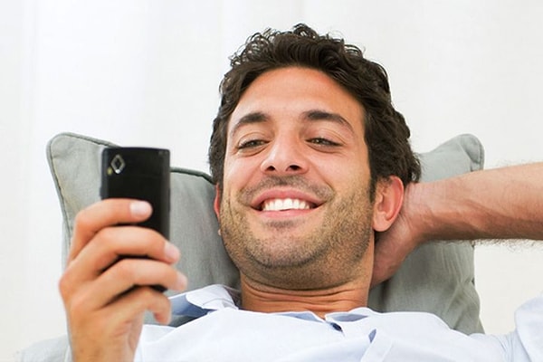 18. Звоните жене со службы, чтобы узнать, как у нее идут дела, или чтобы поделиться новостью, а иногда и просто для того, чтобы сказать: «Я люблю тебя»