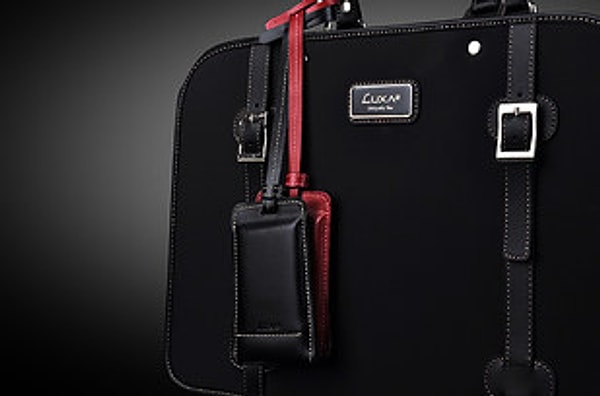 2. Бирка для багажа и одновременно портативное зарядное устройство