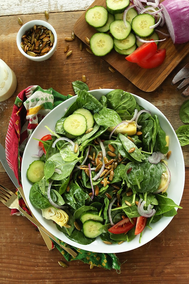 8. Marula, rokaya, kıvırcığa harika bir alternatif: Ispanak Salatası!