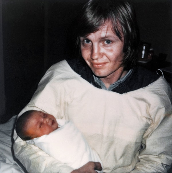 8. Анджелина Джоли, 4 часа :), 1975.