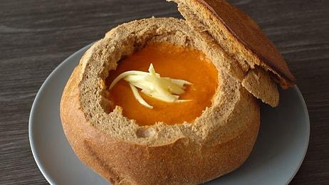Kış Soğunda İçinizi Isıtacak Ekmek İçinde Domates Çorbası Nasıl Yapılır?