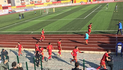 Birbirinden farklı, birbirine binlerce kilometre uzak olan şehirler, farklı farklı milletlerden onlarca futbolcu... Hepsi bu acıya karşı aynı tepkiyi verdi.