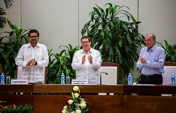 6. 13 Kasım | 260 Binden Fazla Kişinin Öldüğü 52 Yıllık Savaş Kolombiya Hükümeti ile FARC Arasında İmzalananan Anlaşma ile Sona Erdi Ancak Referandumda Reddedildi...